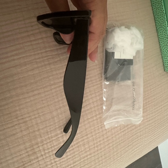 Sojos oversized polarized cat eye glasses - Picture 3 of 3